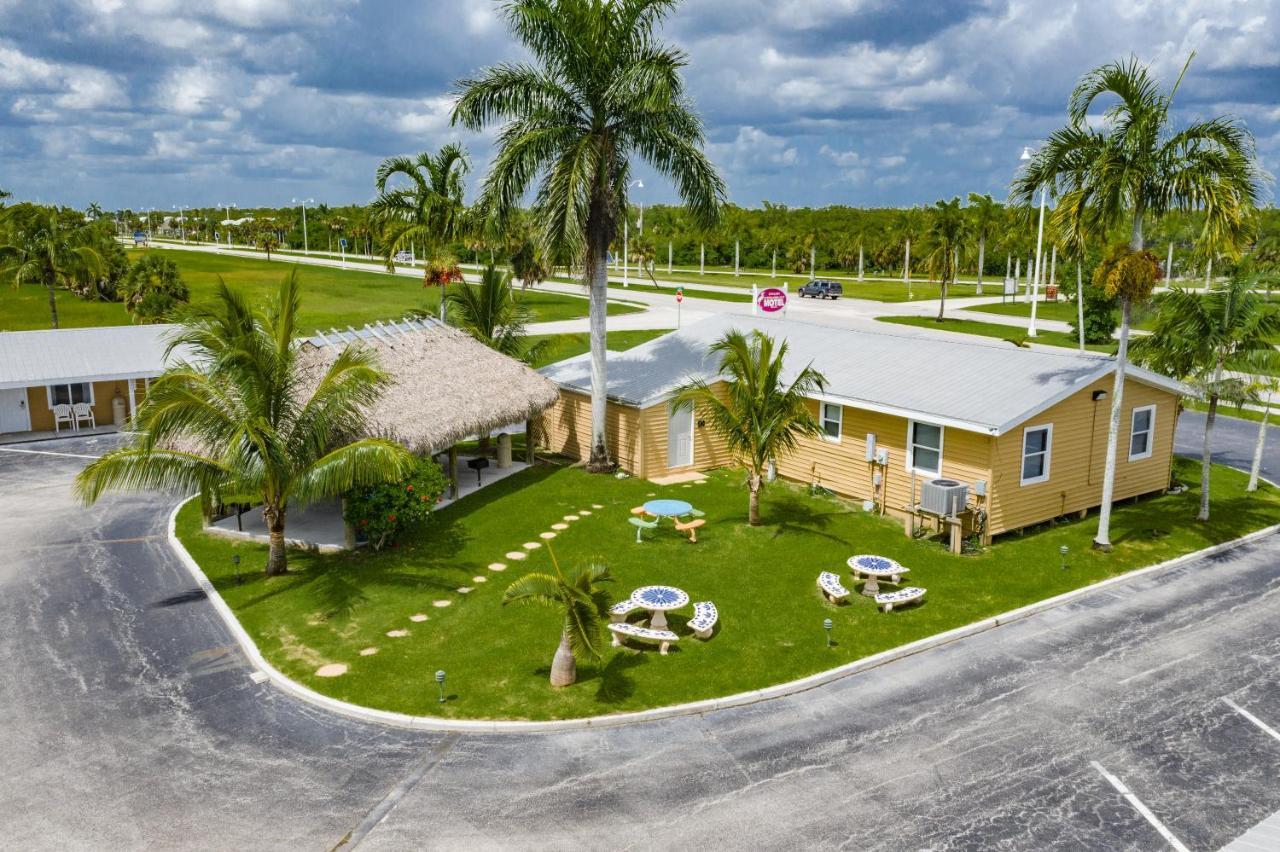 Everglades City Motel - Everglades Adventures Inn מראה חיצוני תמונה