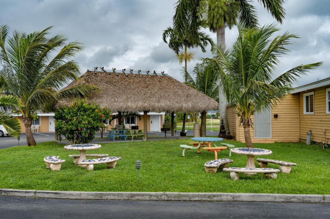 Everglades City Motel - Everglades Adventures Inn מראה חיצוני תמונה