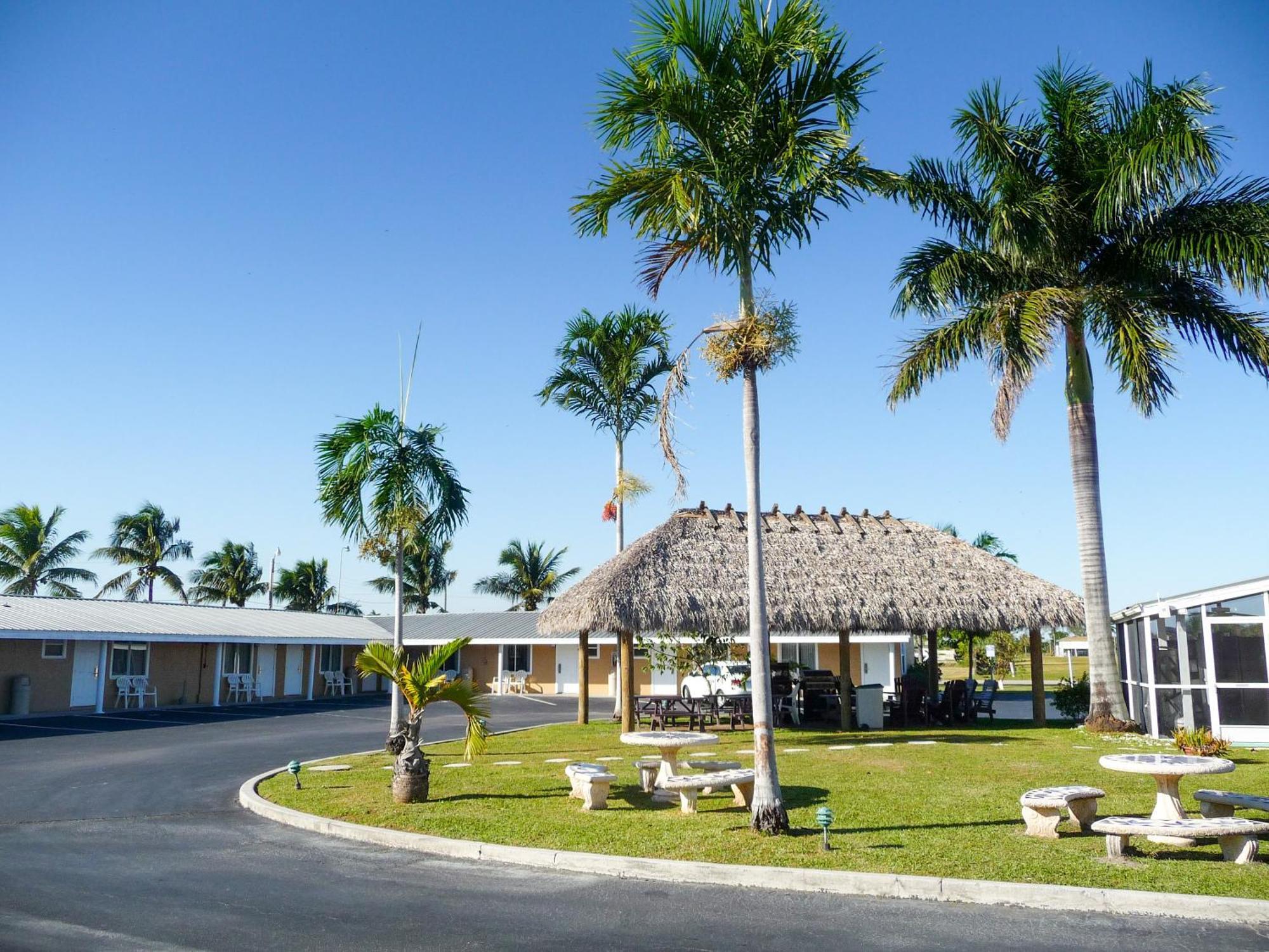 Everglades City Motel - Everglades Adventures Inn מראה חיצוני תמונה